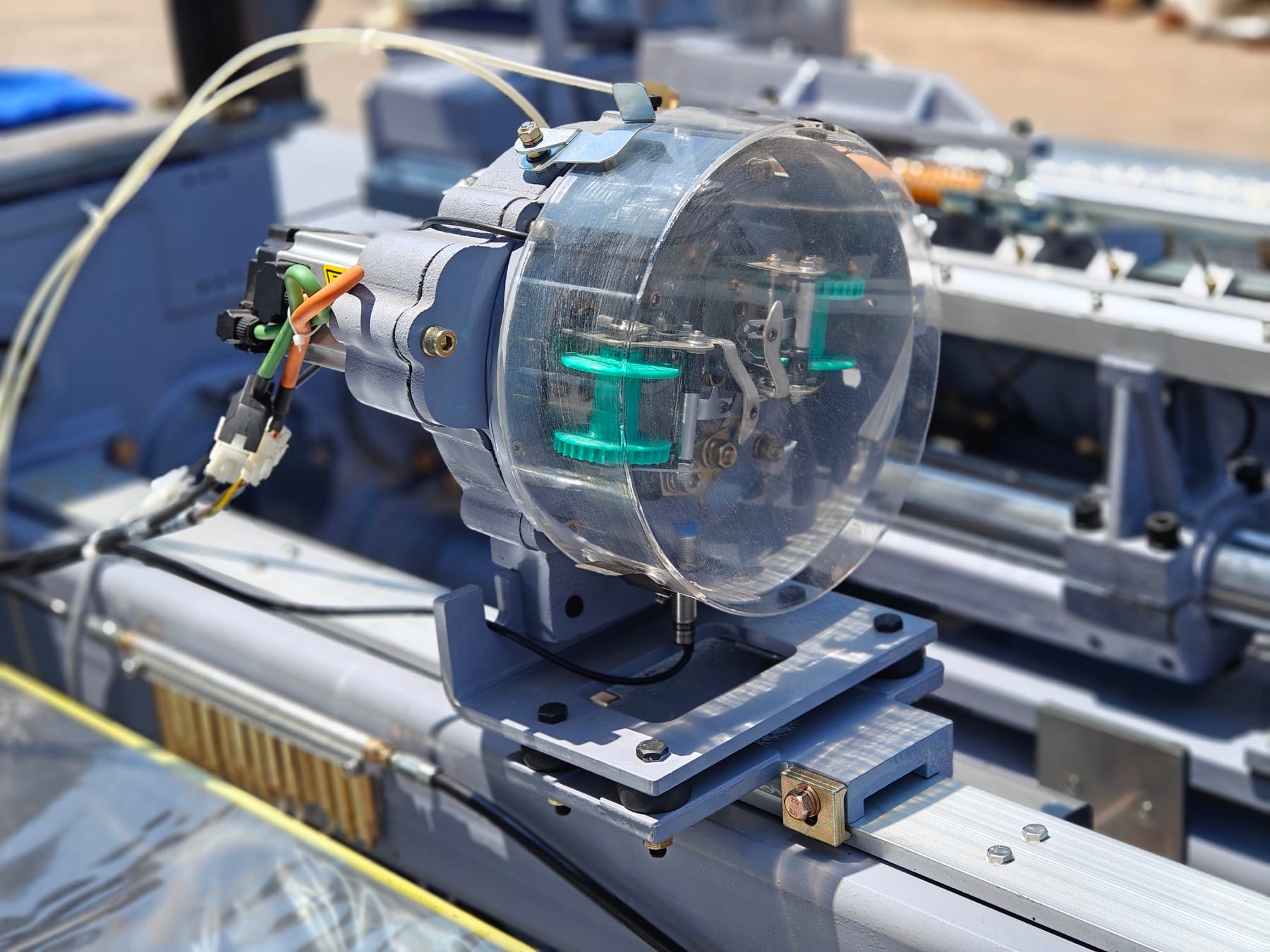 Electronic leno device for stable selvedge formation on MG9200 Max airjet loom