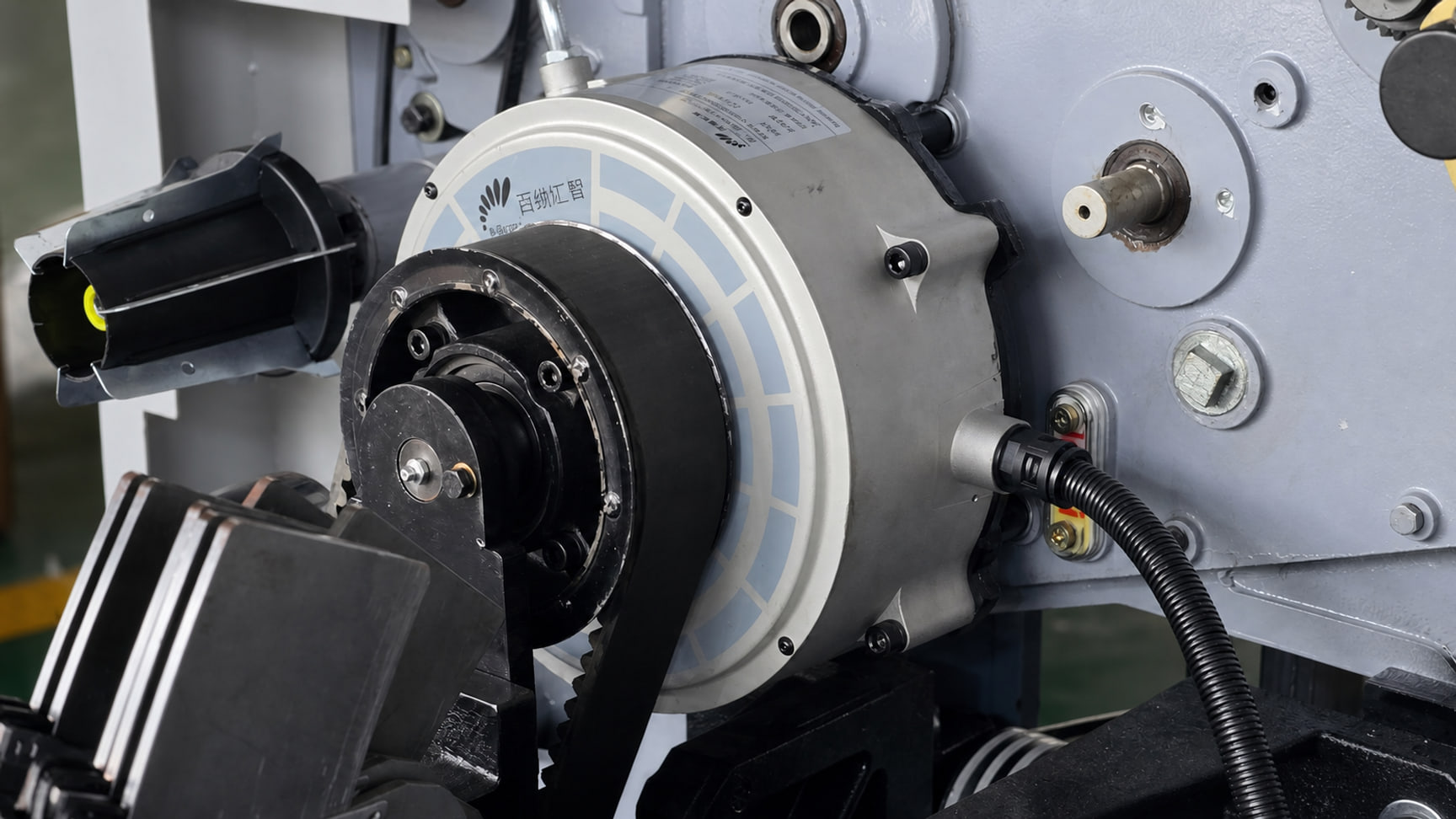X Moto servo-driven main motor installed on the MG9200 Max airjet loom