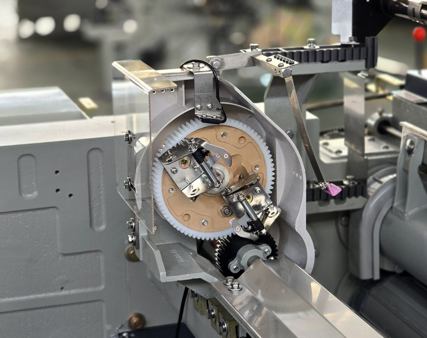 Planetary gear leno mechanism on JTM-508 waterjet loom