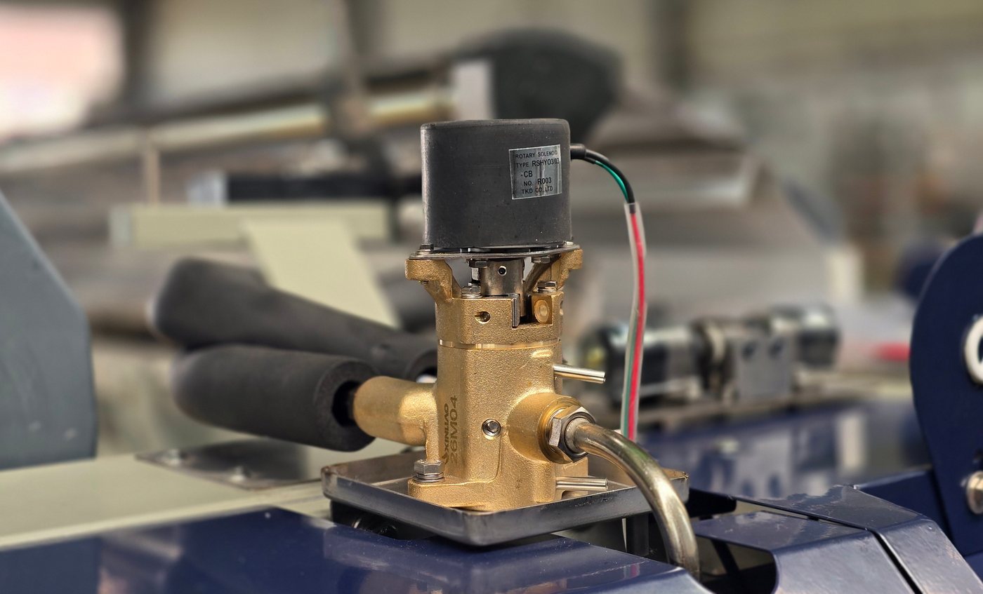 Electronic water jet valve on JTM-508 waterjet loom