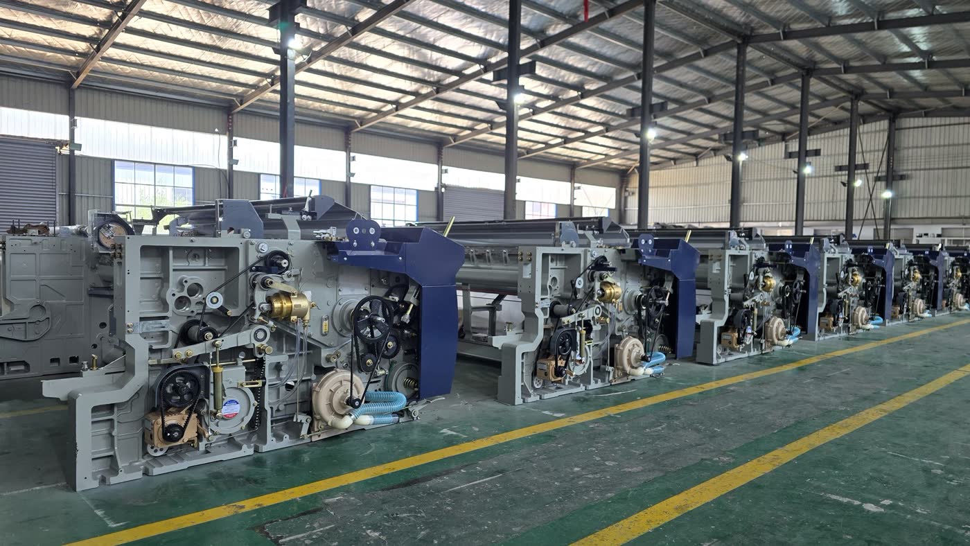 JTM-508 drive side with let-off, take-up, pump, and water-suction drives
